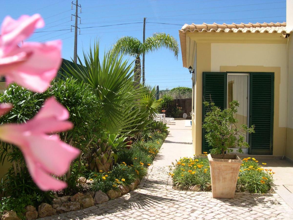 Villa Eber - Independent 1 & 2 Bedroom Apartments, Pool, Air Con, Fast Wi-Fi, Near Old Town Of Albufeira And Beaches エクステリア 写真